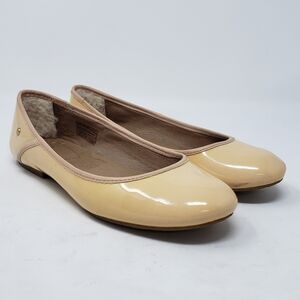 UGG Australia Antora Patent Leather in Nude Flats Size 7